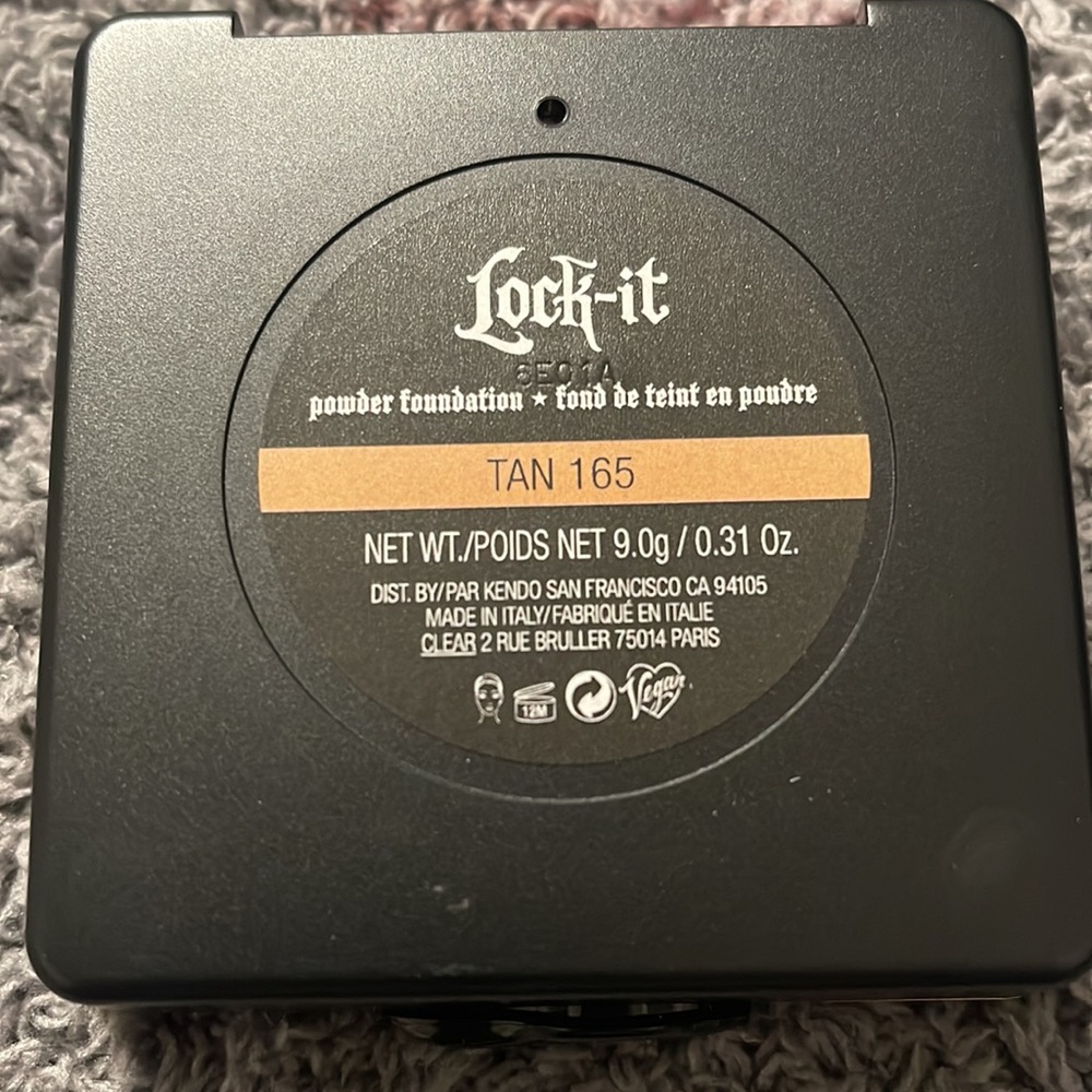 KVD Tan 165 Lock-It Powder Foundation - Picture 7 of 7
